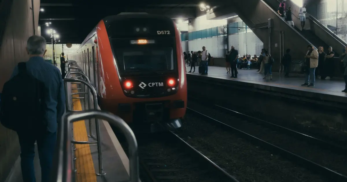 Greve da CPTM paralisa 3 linhas e Prefeitura de SP suspende rodízio nesta terça